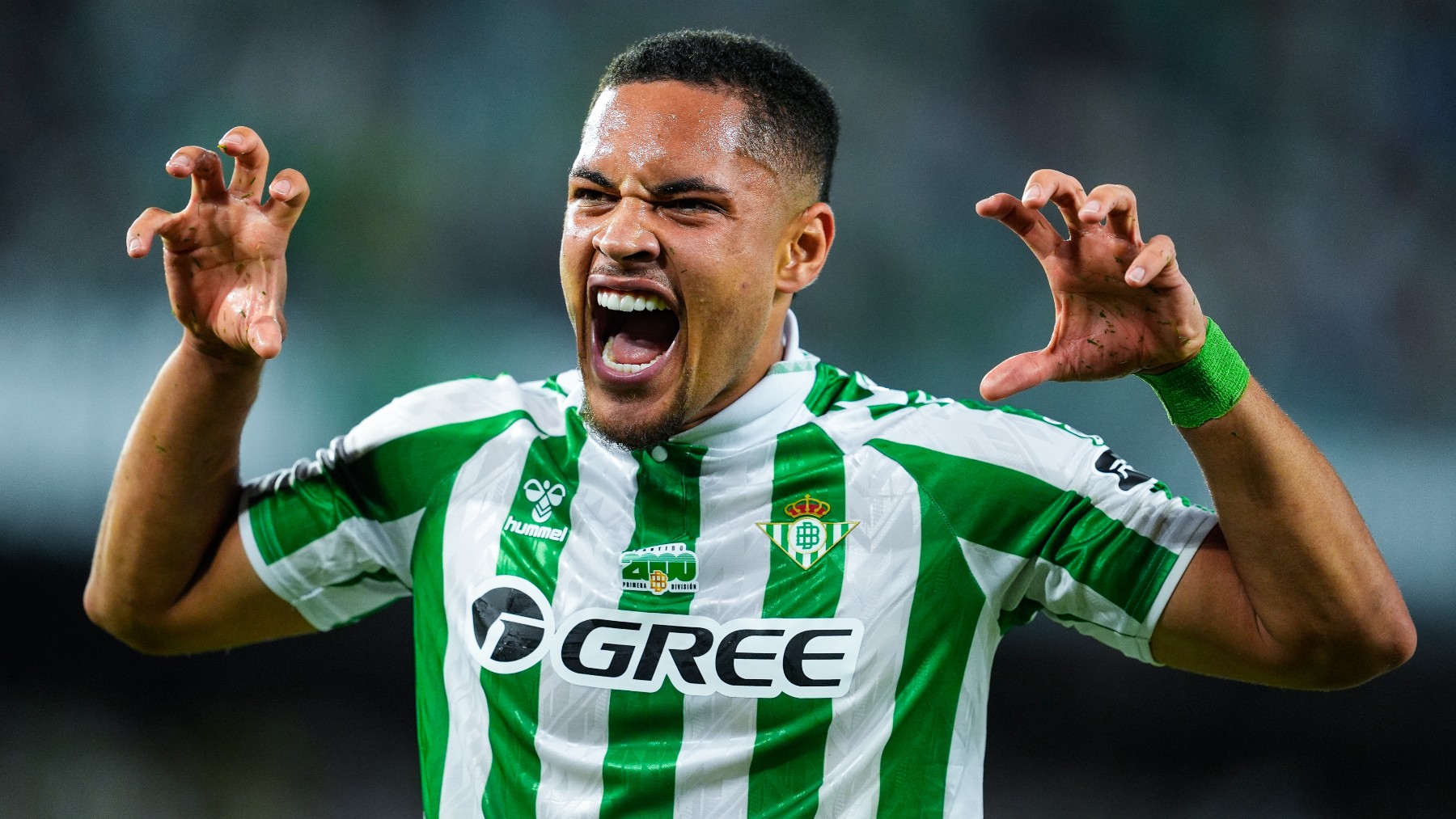 Vitor Roque anotó su primer gol con el Betis. (Europa Press)