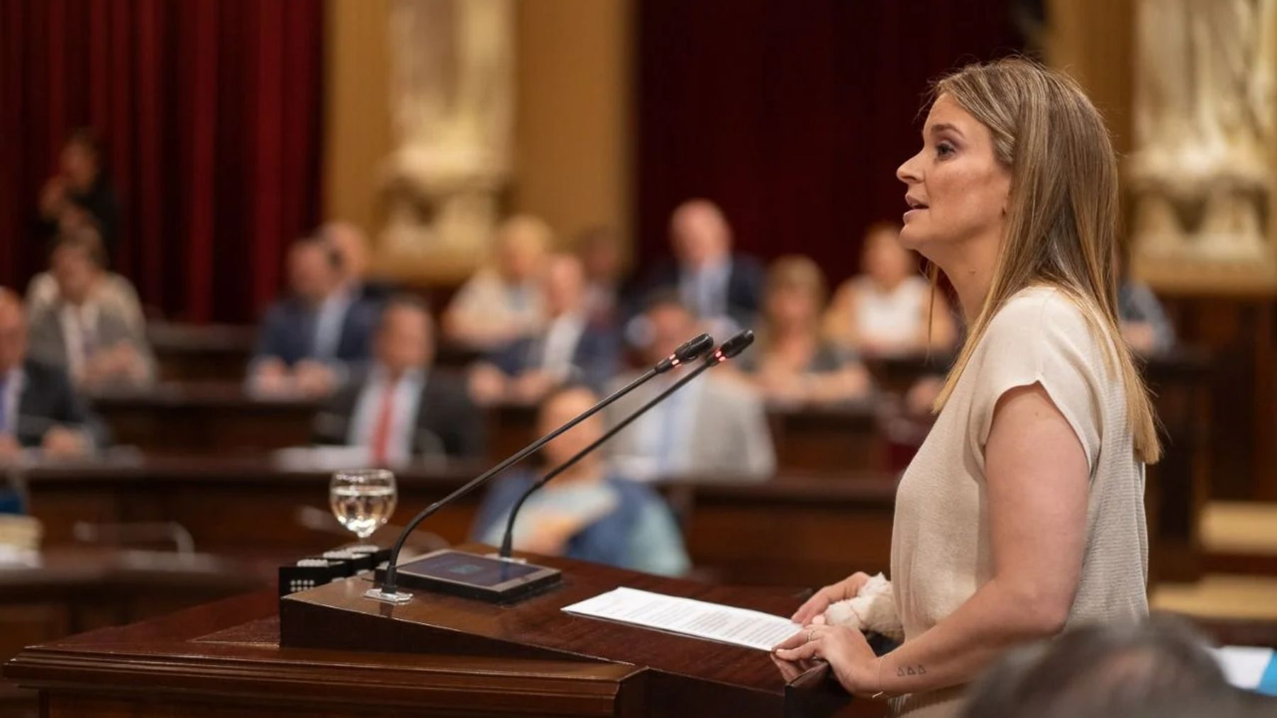 Marga Prohens en el Parlament.