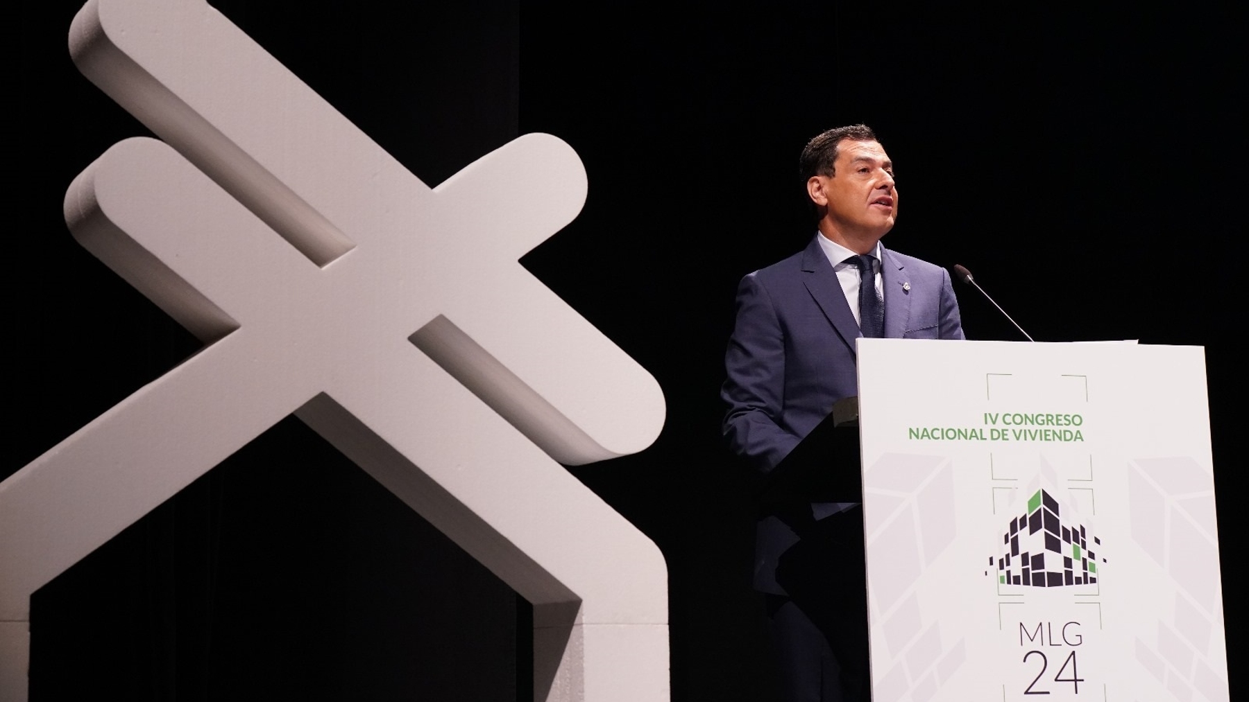 Juanma Moreno, en la inauguración del IV Congreso Nacional de Vivienda, en Málaga. (Foto: EP)