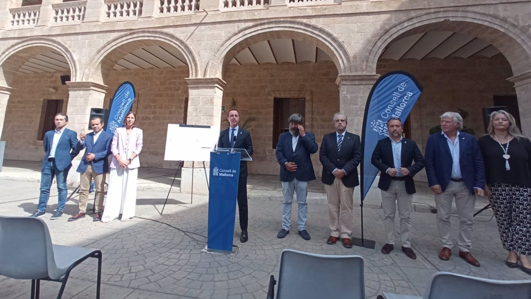 El presidente del Consell, Llorenç Galmés, con su equipo de gobierno.