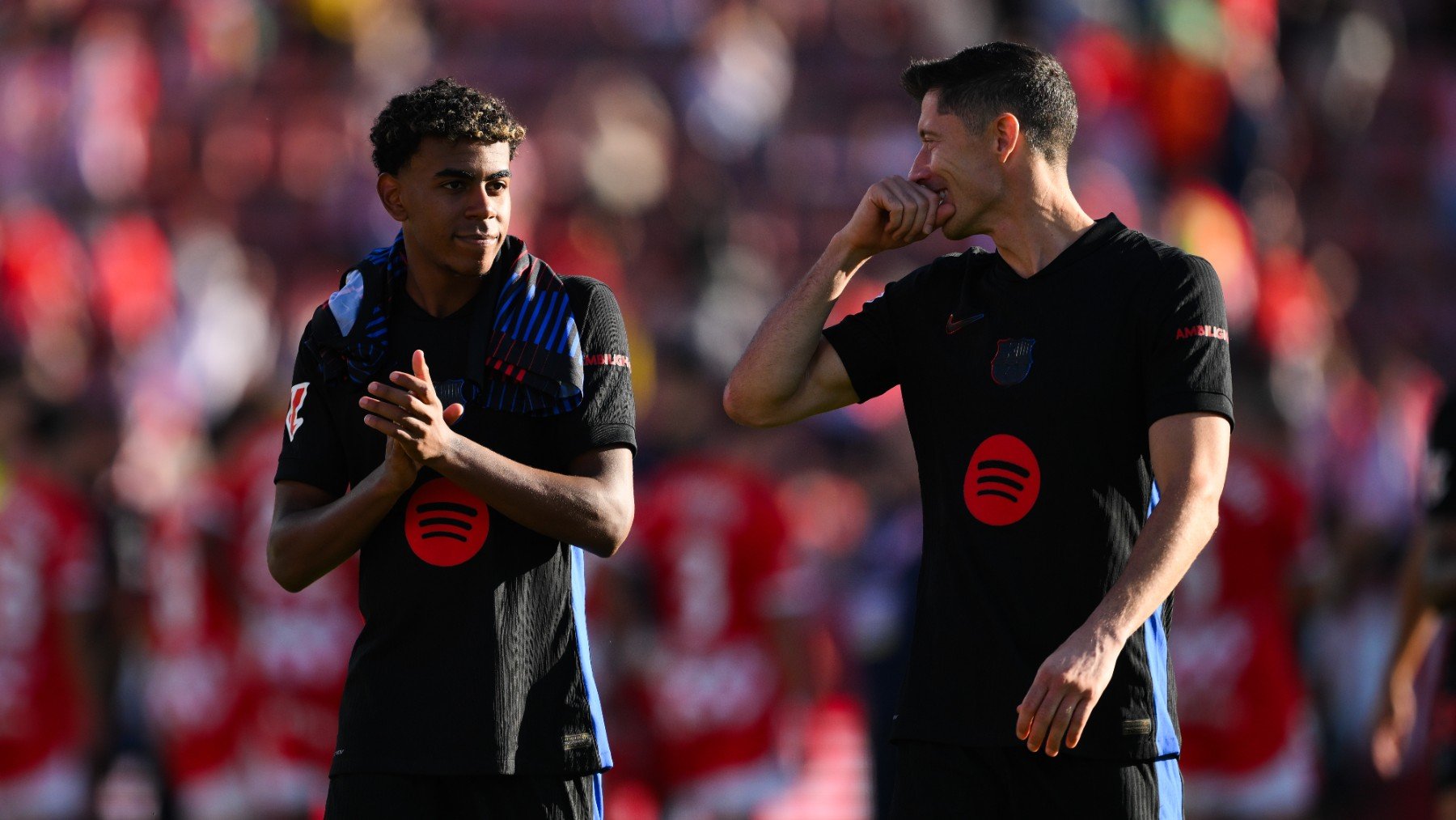 Lamine Yamal y Robert Lewandowski. (Getty)