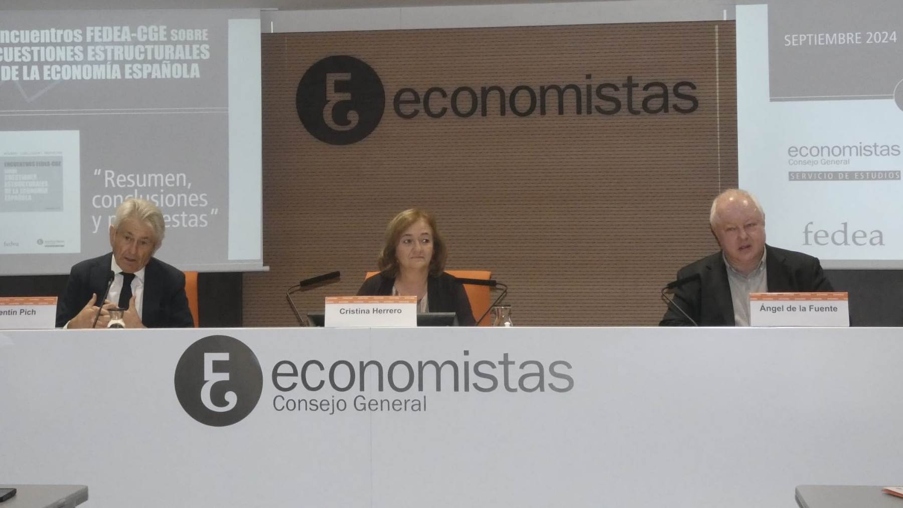 Valentín Pich (Economistas), Cristina Herreo (AIReF), y Ángel de la Fuente (Fedea).