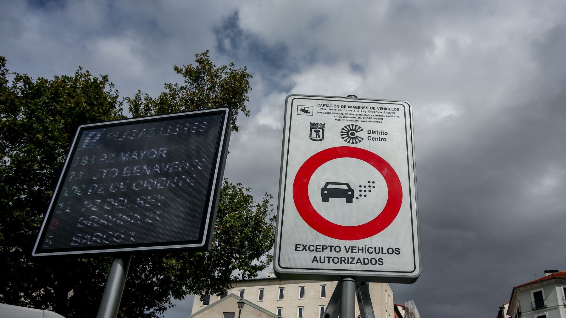 Señal de tráfico que marca la Zona de Bajas Emisiones de Especial Protección (ZBEDEP) en Madrid (Foto: Europa Press)