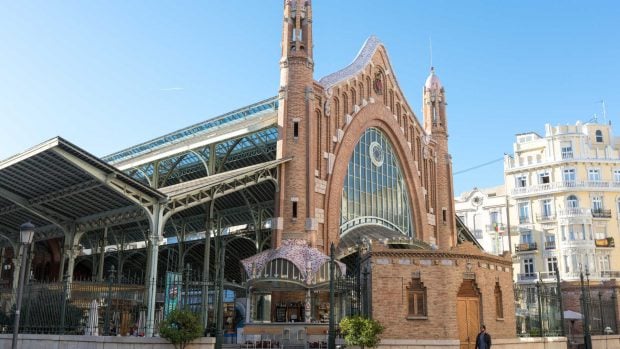 El Mercado de Colón de Valencia es el mejor lugar para irse de tapas.