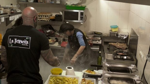 Jorge y su cocinera protagonizan una enorme pelea en Pesadilla en la cocina (Atresmedia).