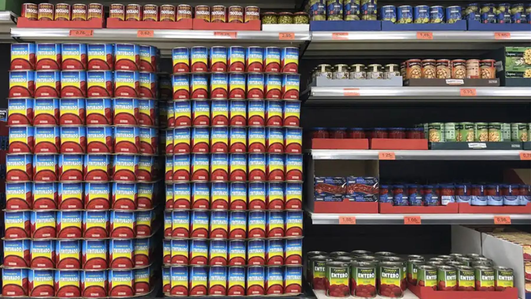 Latas de tomate en Mercadona.