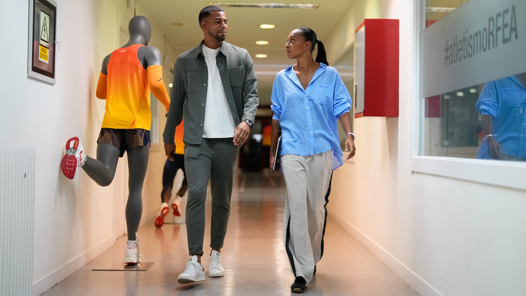 Ana Peleteiro y Benjamin Compaoré a su llegada a la sede de la Real Federación Española de Atletismo. (EFE)