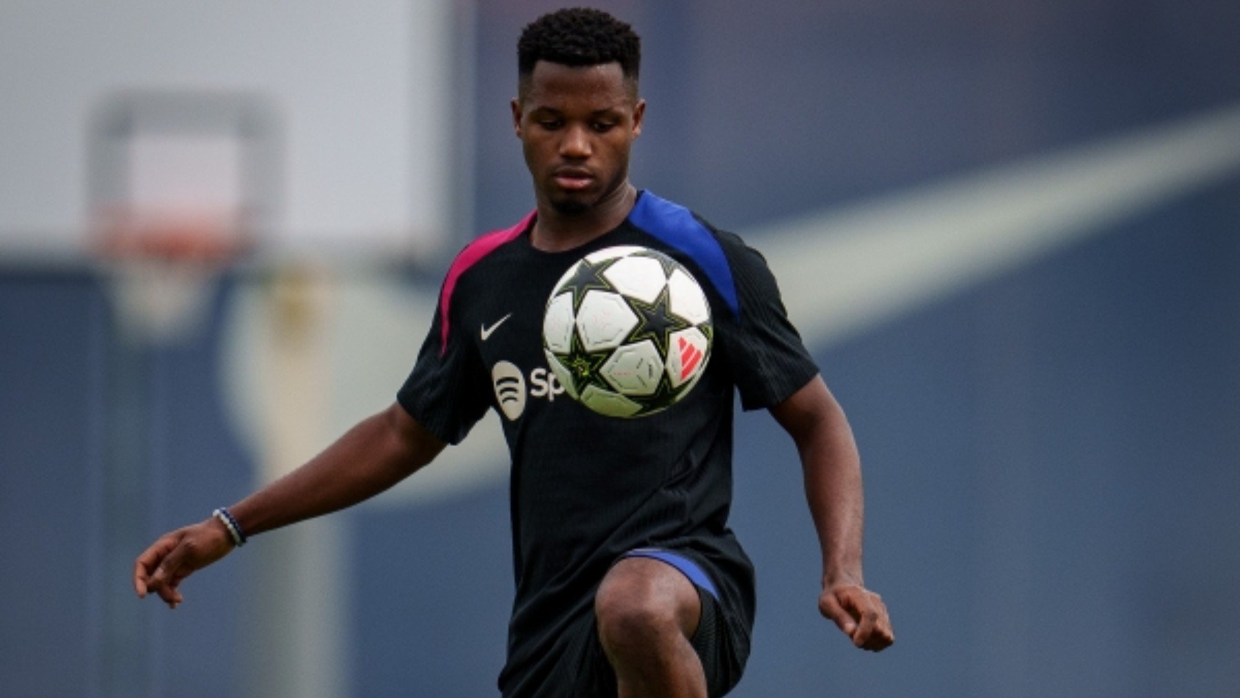 Ansu Fati, durante un entrenamiento con el Barcelona antes de la Champions. (fcbarcelona.cat)