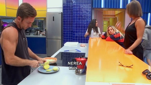 Nerea llama a Luis por su verdadero nombre frente a compañeros de 'Gran Hermano'. (Mediaset)