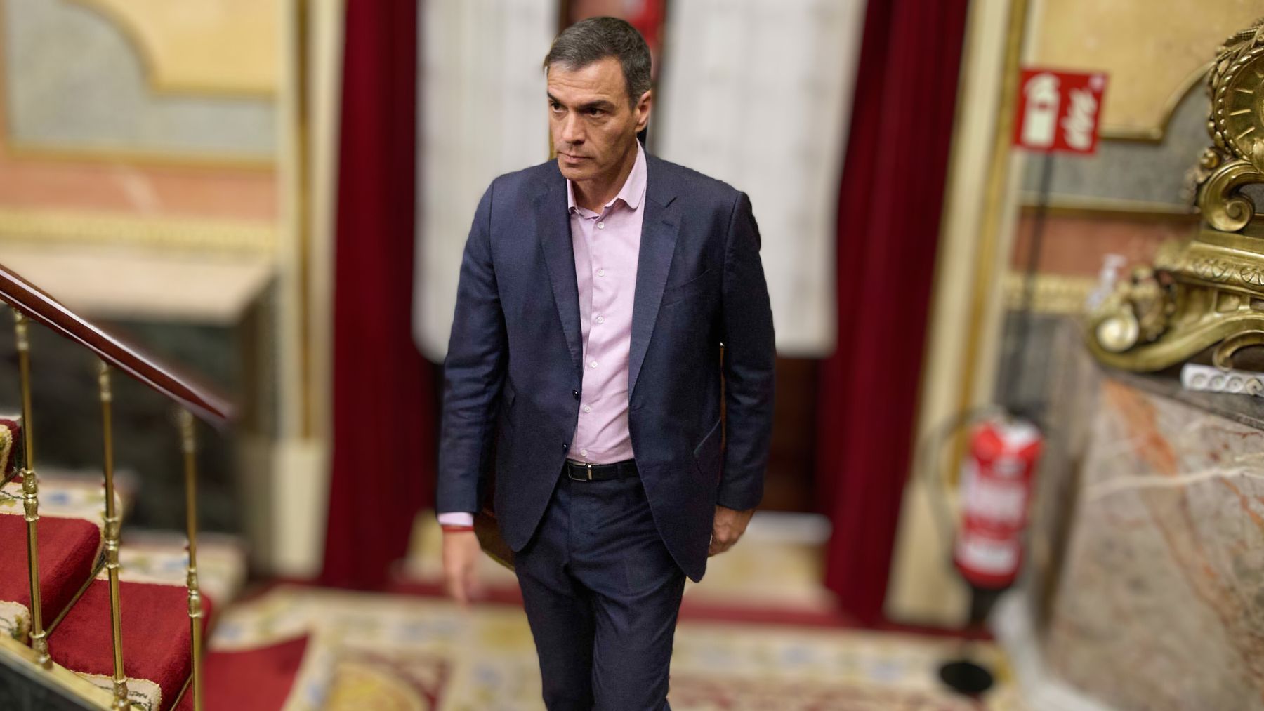 Pedro Sánchez sale serio del hemiciclo del Congreso tras perder otra votación. (Ep)