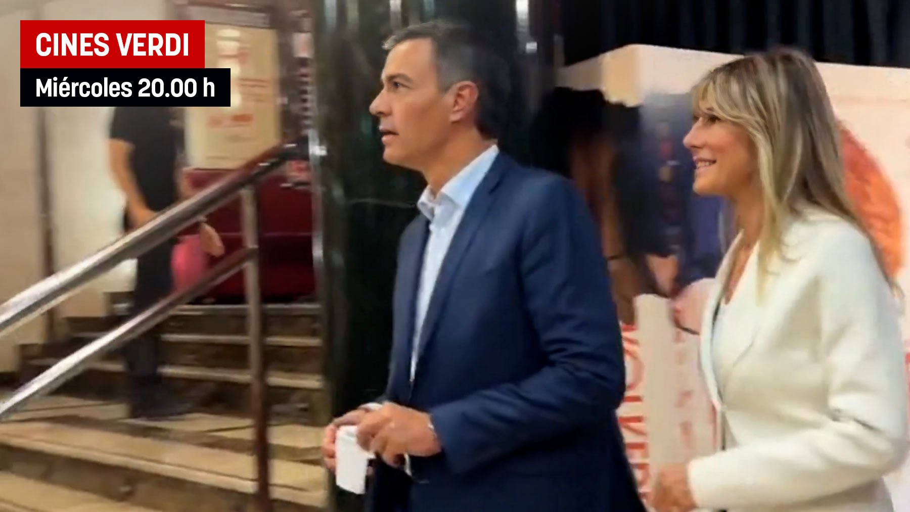 Sánchez y Begoña Gómez, entrando a los Cine Verdi de Madrid.