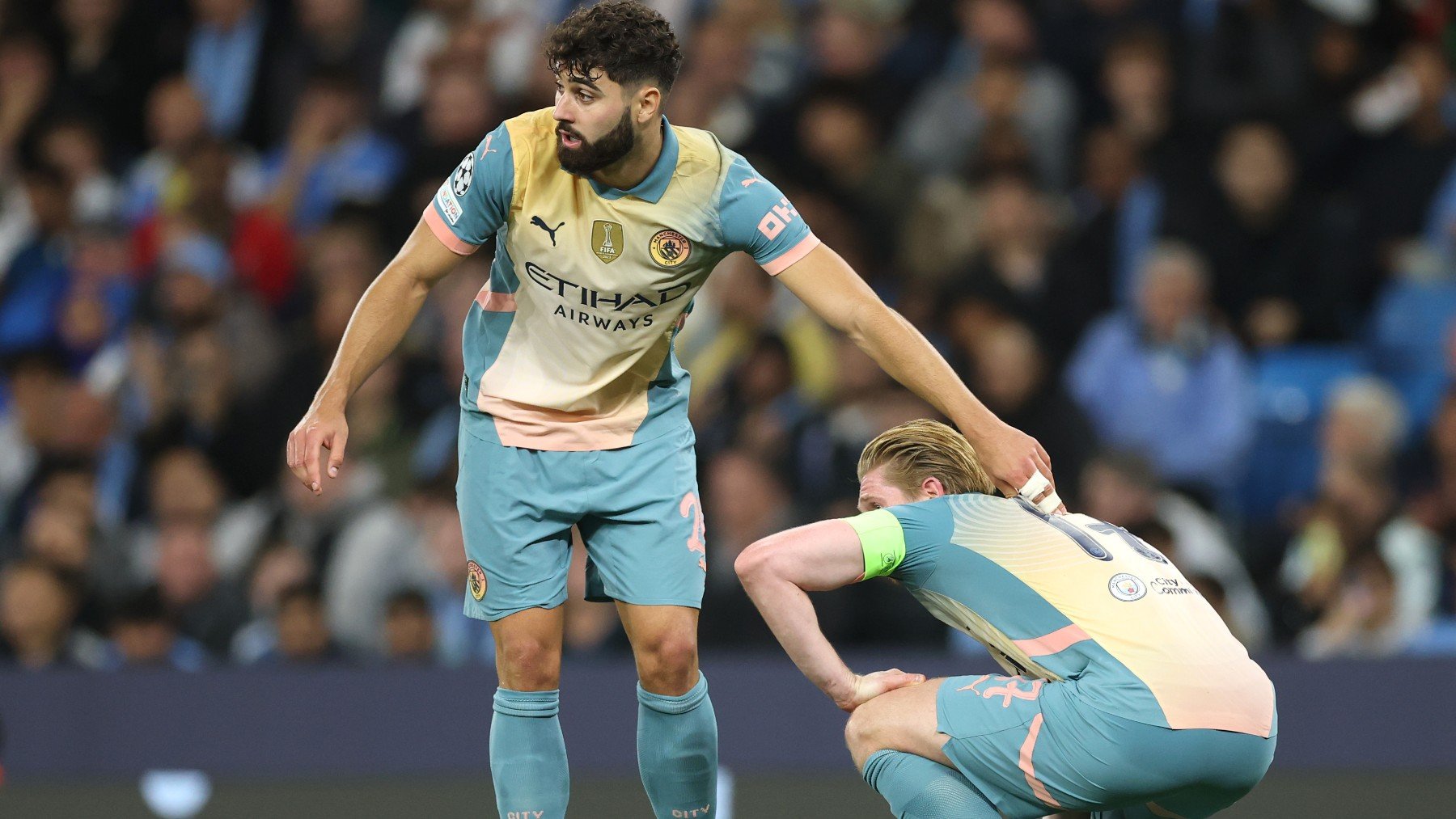 Gvardiol y De Bruyne durante un partido del City. (Getty)