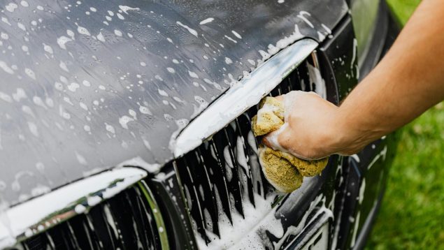 El único truco casero para limpiar el coche que sí funciona.