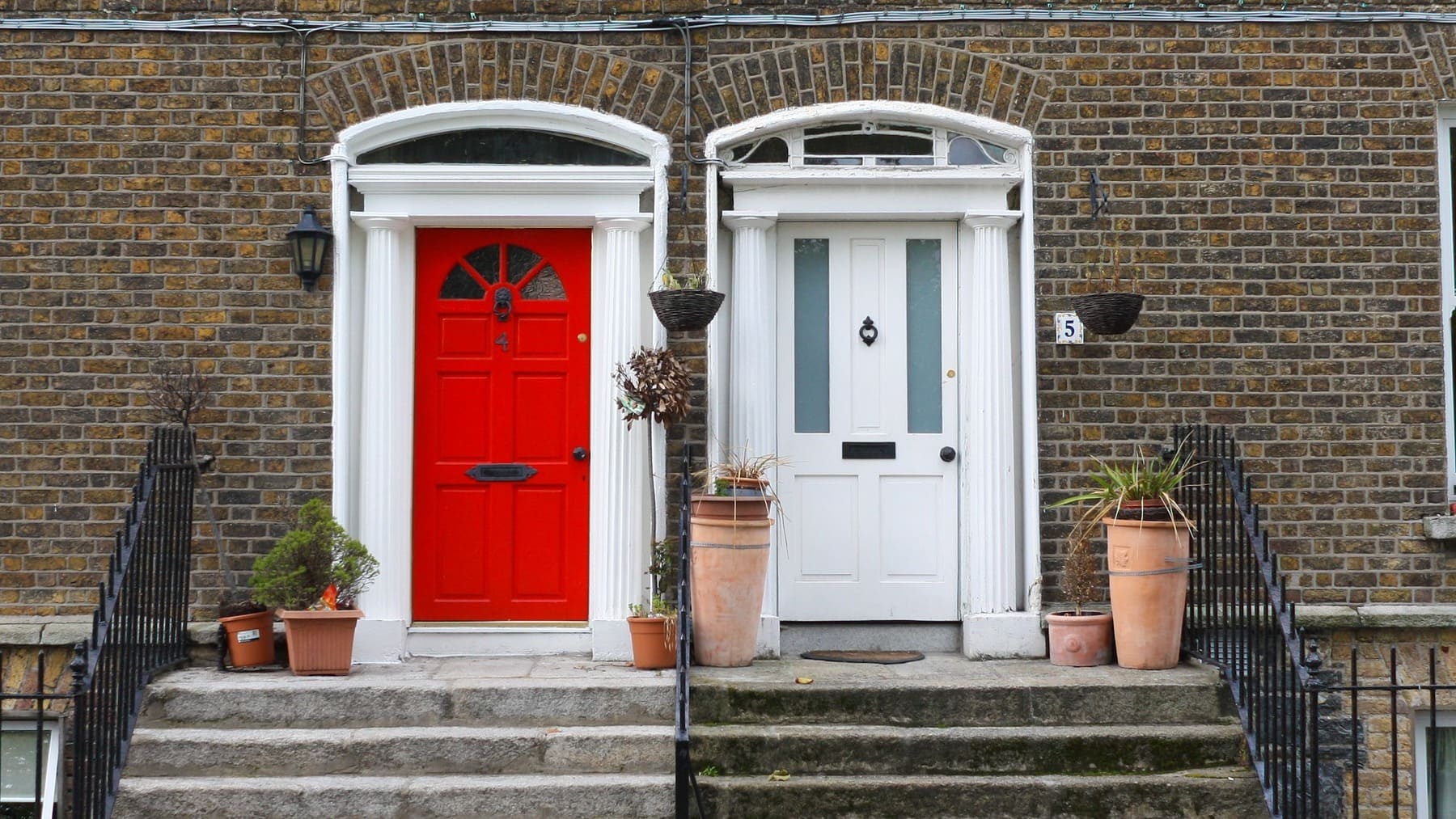 Puertas de unas casas en Dublín.