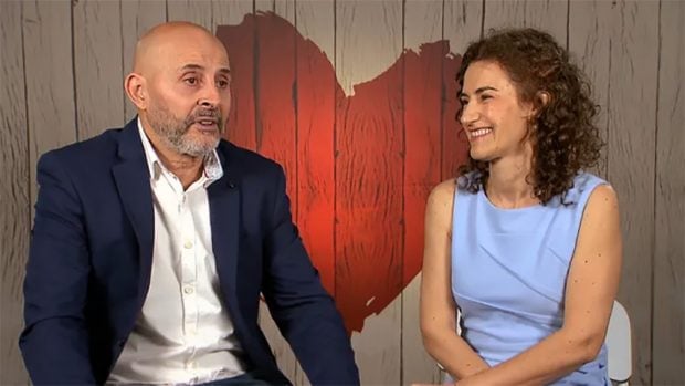 Lea y Encarni en la decisión final de First Dates. (Mediaset)