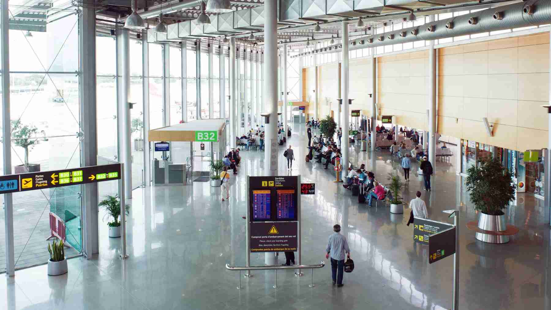 Interior del aeropuerto de Palma.