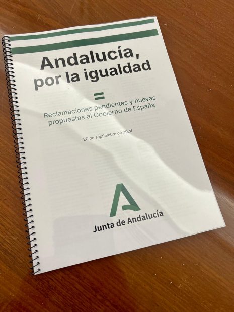 Documento entregado por Juanma Moreno a Pedro Sánchez.