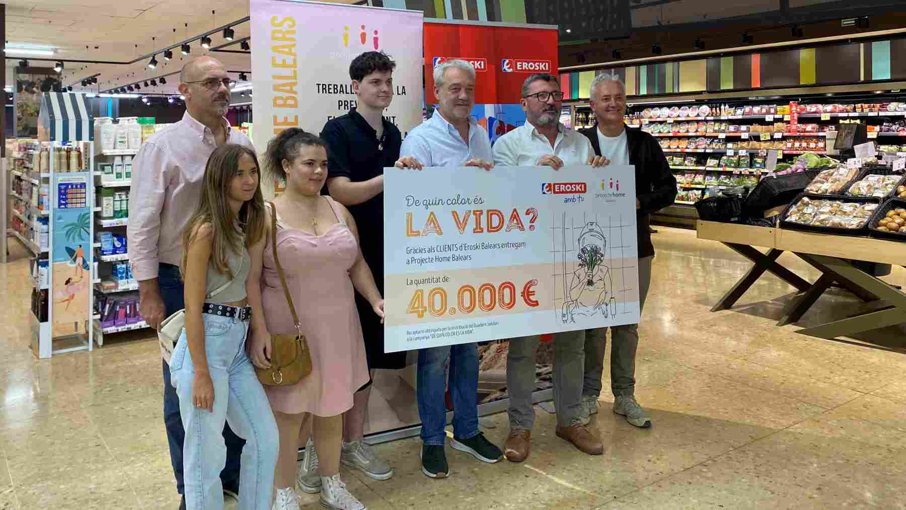 Eroski ha entregado a Proyecto Hombre Baleares un cheque de 40.000 euros.