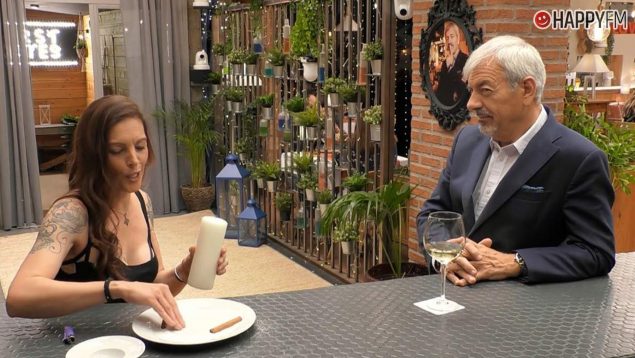 Rosa sorprende a Carlos Sobera en First Dates. (Mediaset)