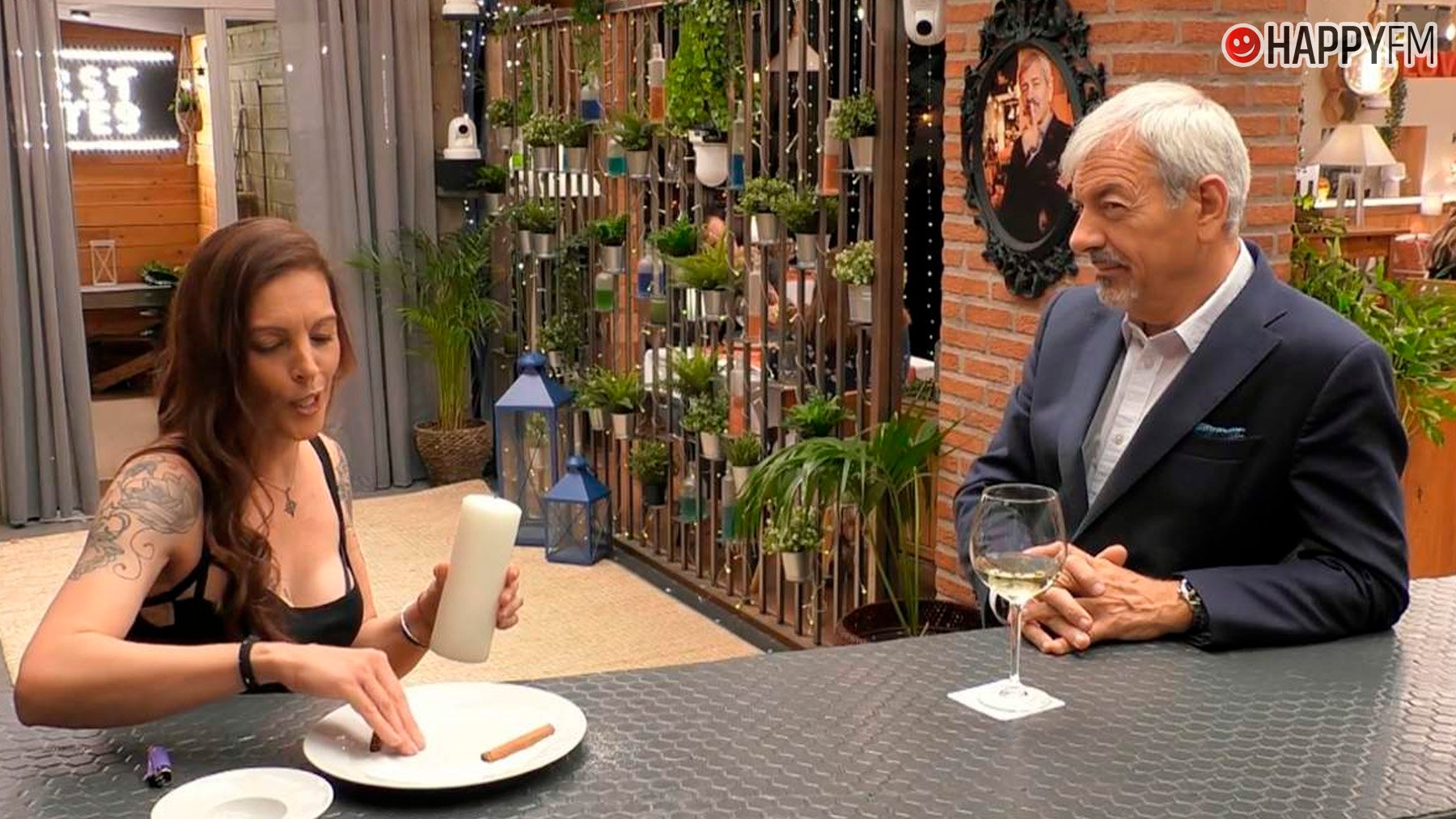 Rosa sorprende a Carlos Sobera en First Dates. (Mediaset)