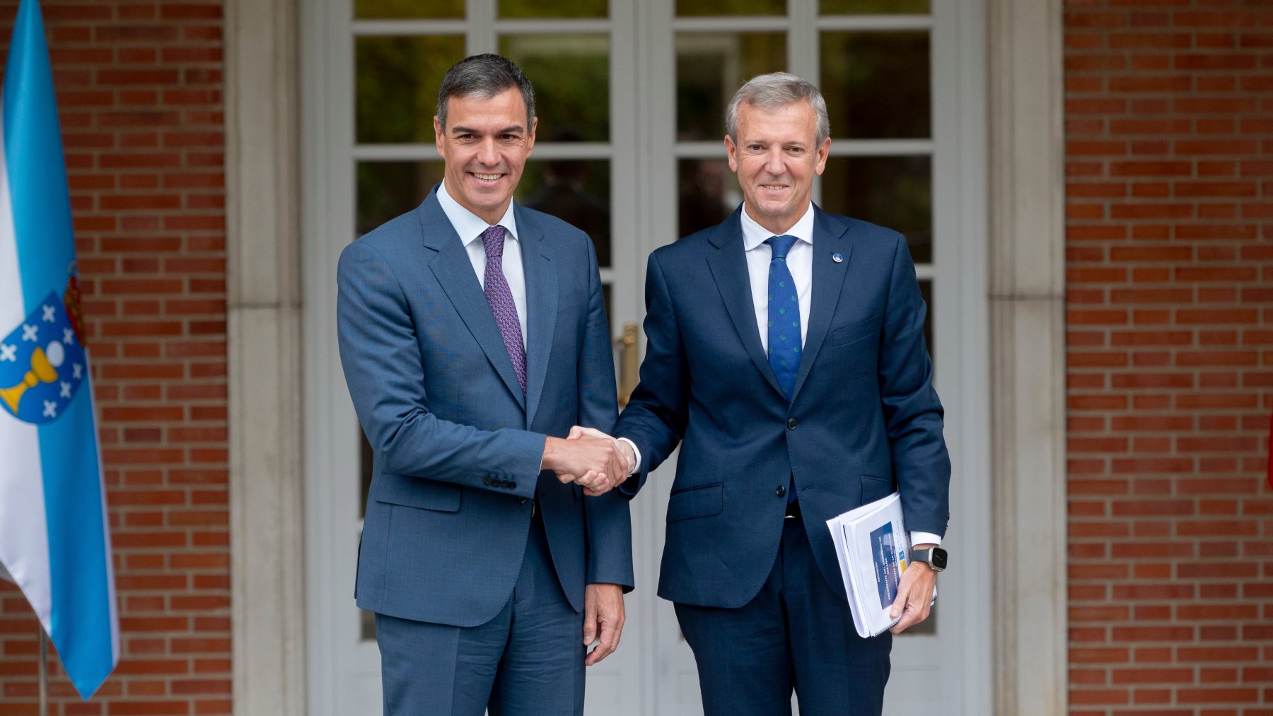 Pedro Sánchez con Alfonso Rueda. (Foto: EP)