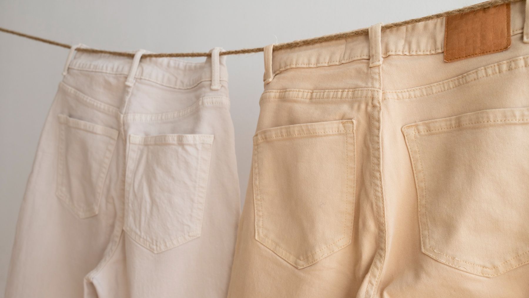 Pantalones tendidos. Foto: Freepik