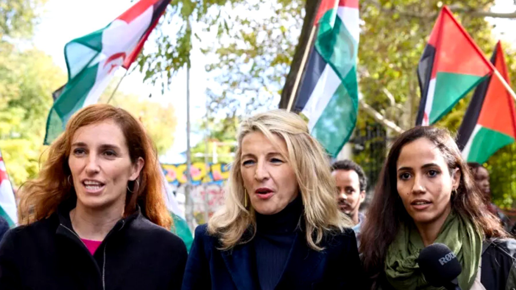 Dirigentes de Sumar participan en una manifestación propalestina.