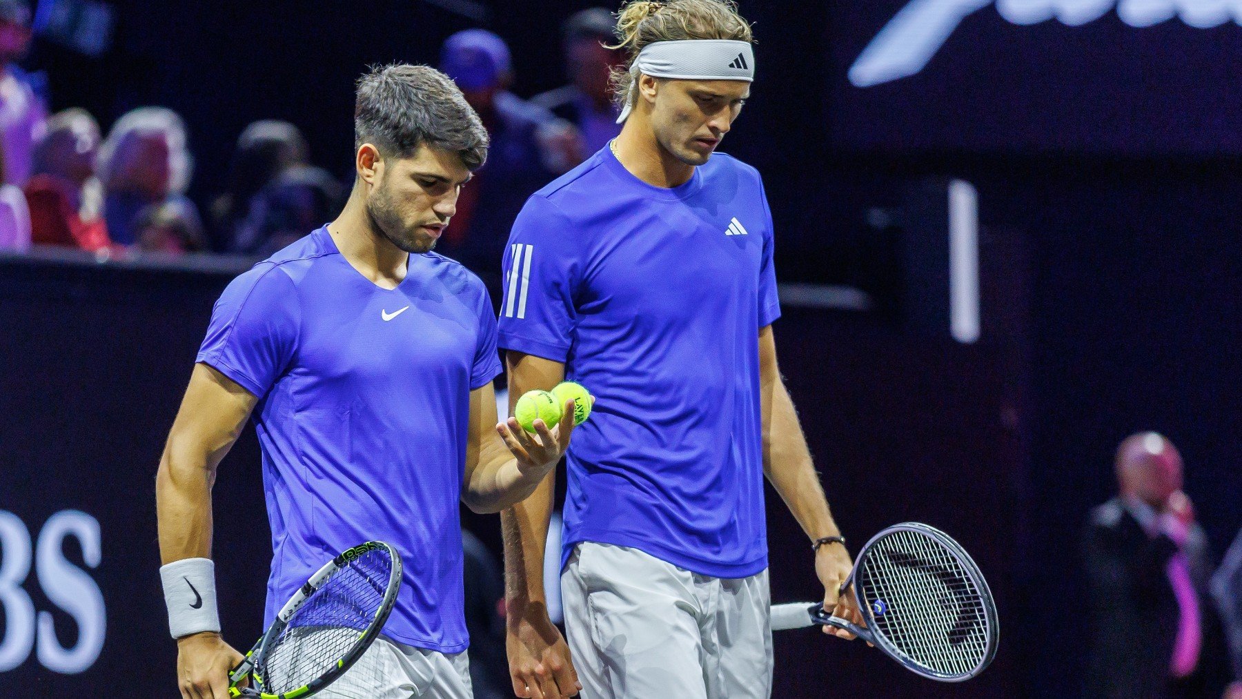 Carlos Alcaraz y Alexander Zverev durante su partido de dobles en la Laver Cup. (Europa Press)