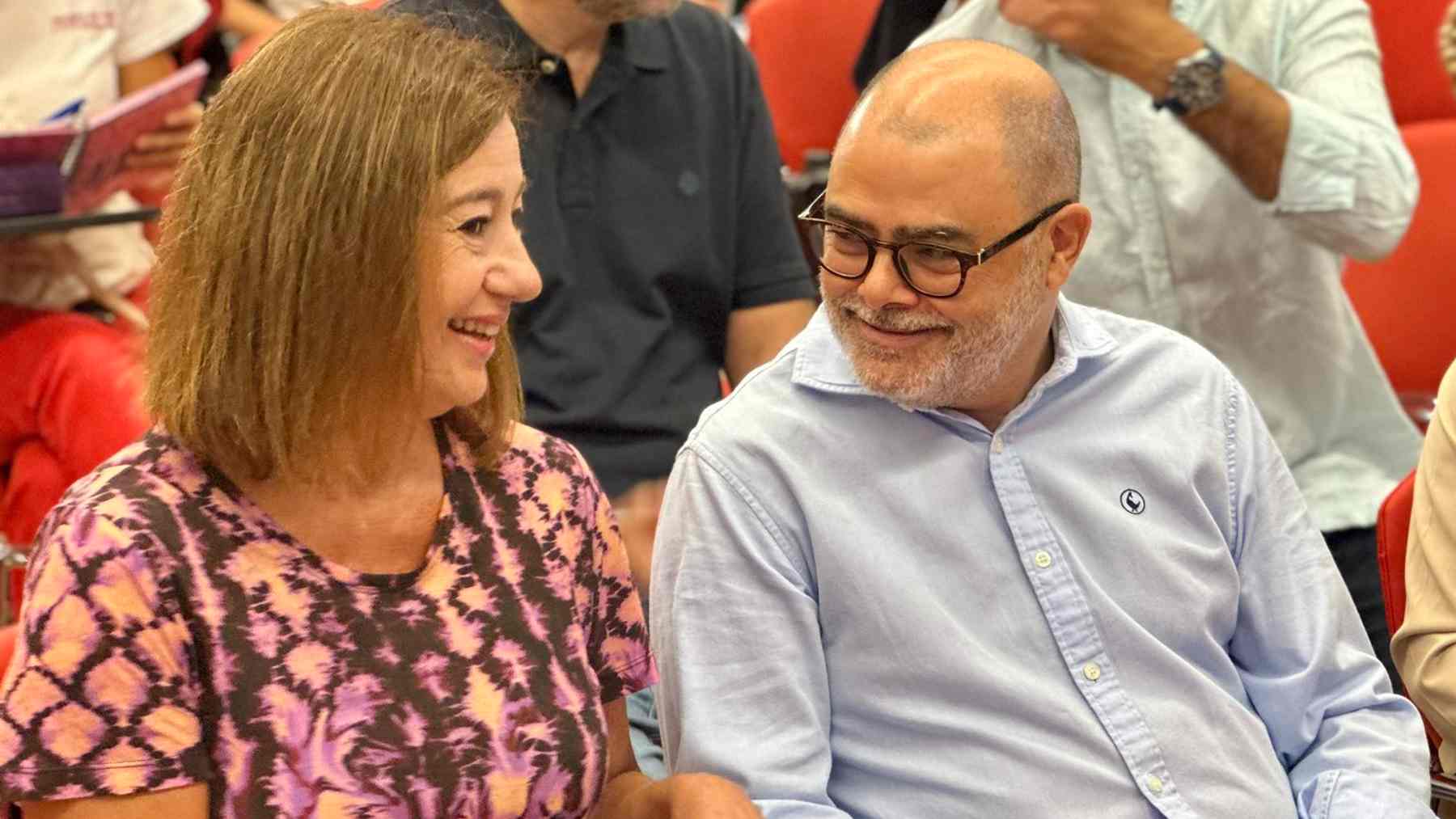 La secretaria general del PSOE balear, Francina Armengol, con el secretario de Organización, Cosme Bonet.