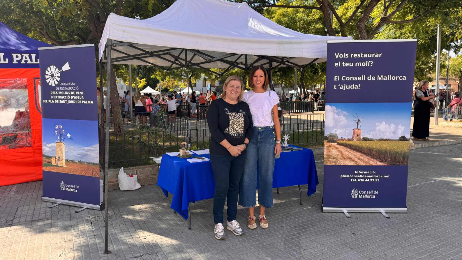 La vicepresidenta del Consell de Mallorca y consejera de Cultura y Patrimonio, Antònia Roca (derecha).