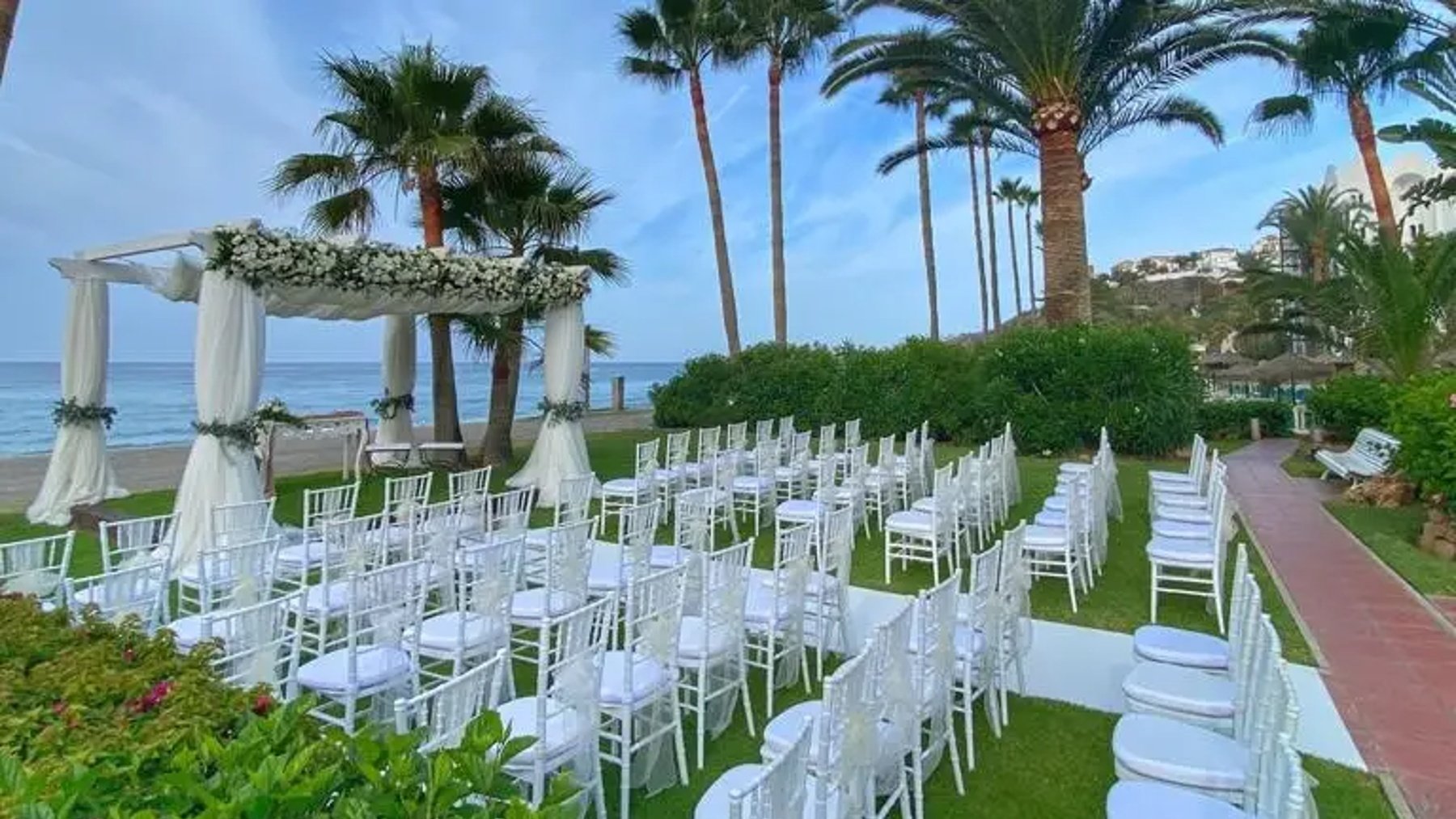 Altar de bodas en Nerja.