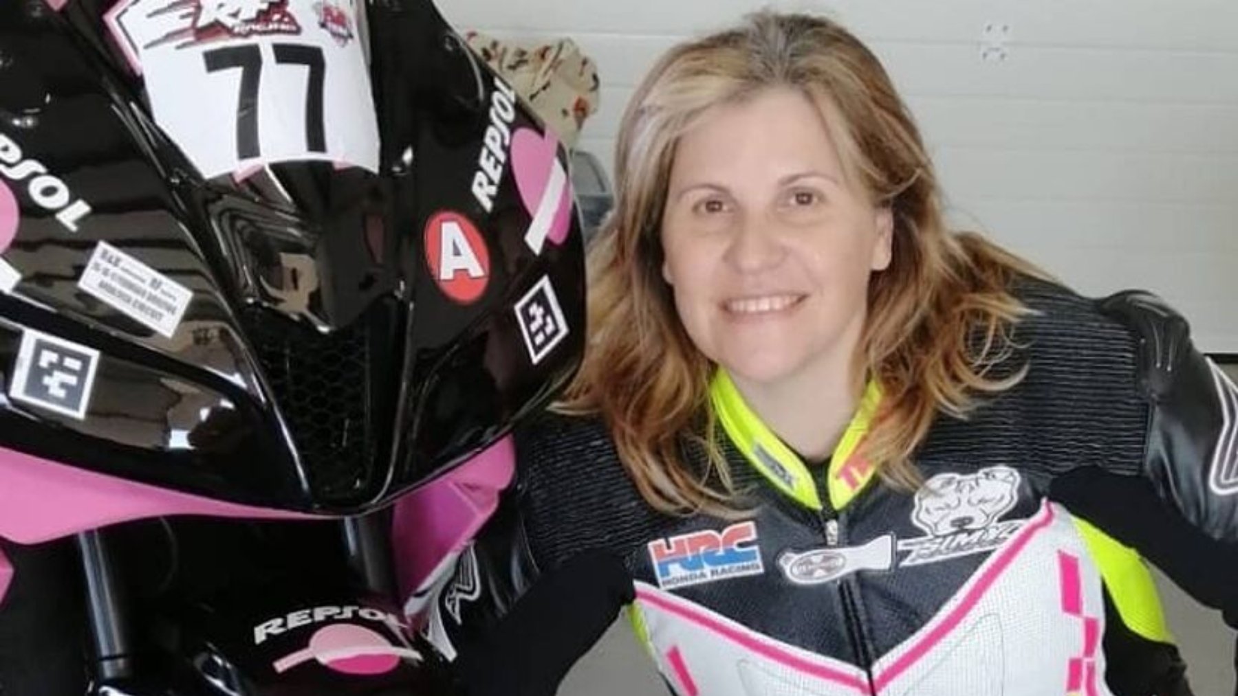 Muere a los 47 la piloto Simona Castelli.