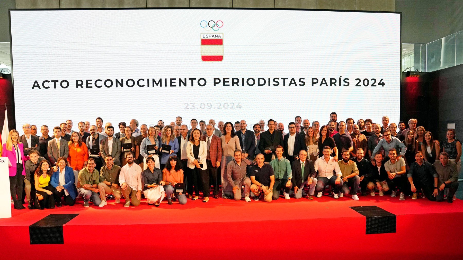 La foto de familia de los periodistas que cubrieron los Juegos Olímpicos de París.