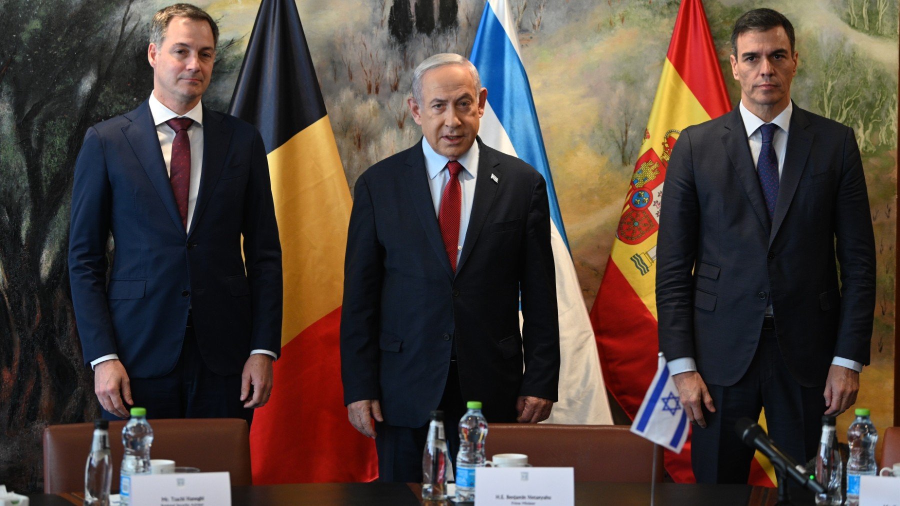 Pedro Sánchez, con Netanyahu y el primer ministro belga Alexander de Croo en Jerusalén. (Foto: Europa Press)