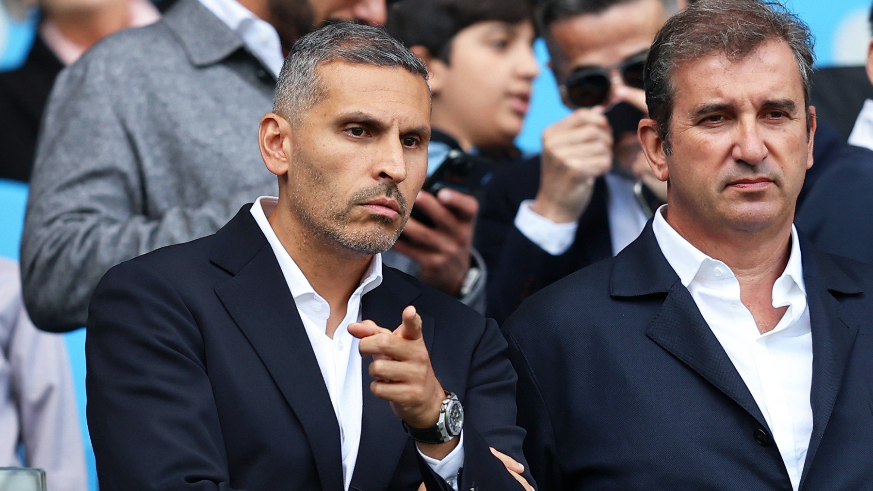 Ferran Soriano junto a Khaldoon Al Mubarak. (Getty)