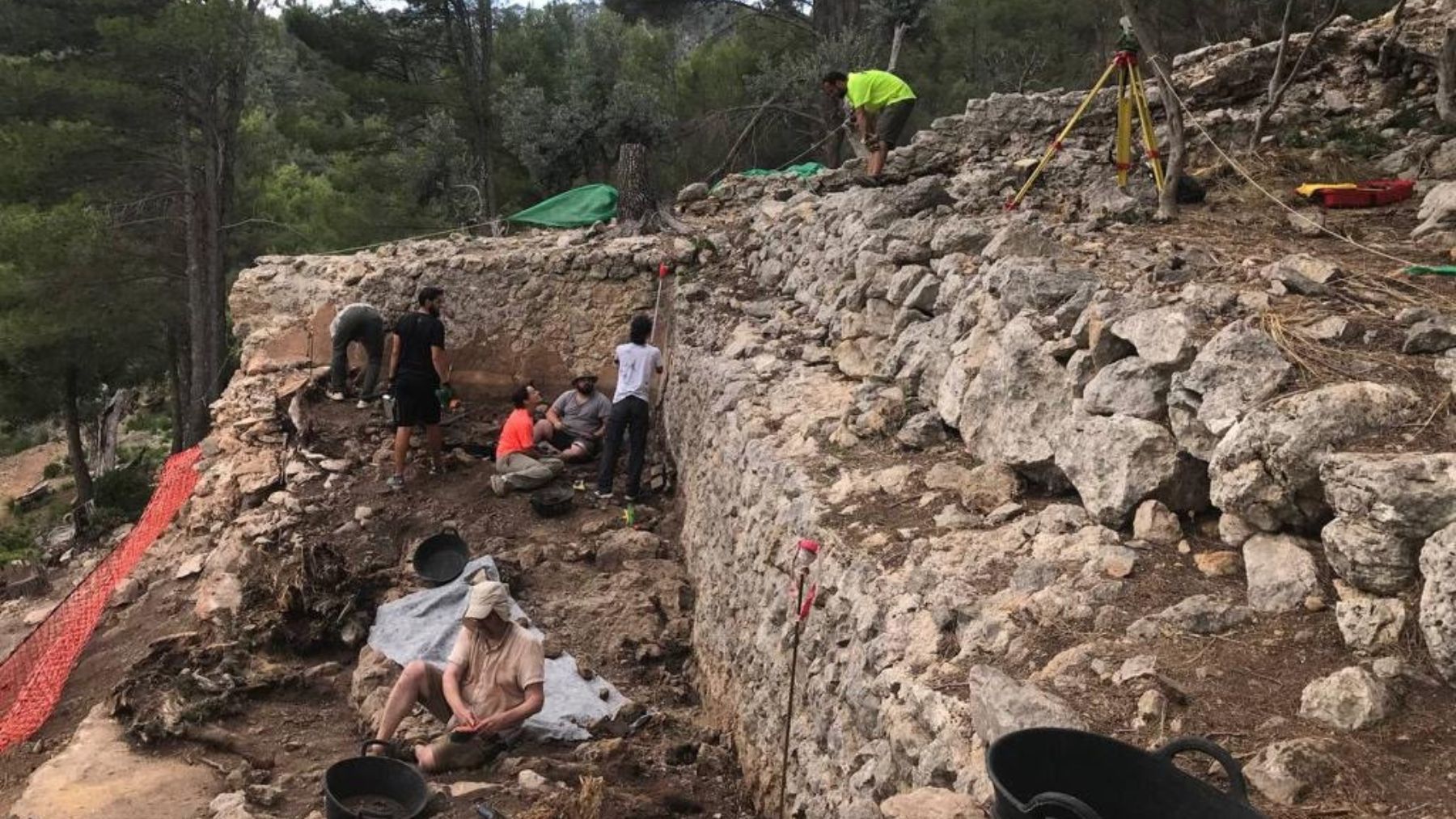 Excavación en el yacimiento de Sa Bastida de Alaró.