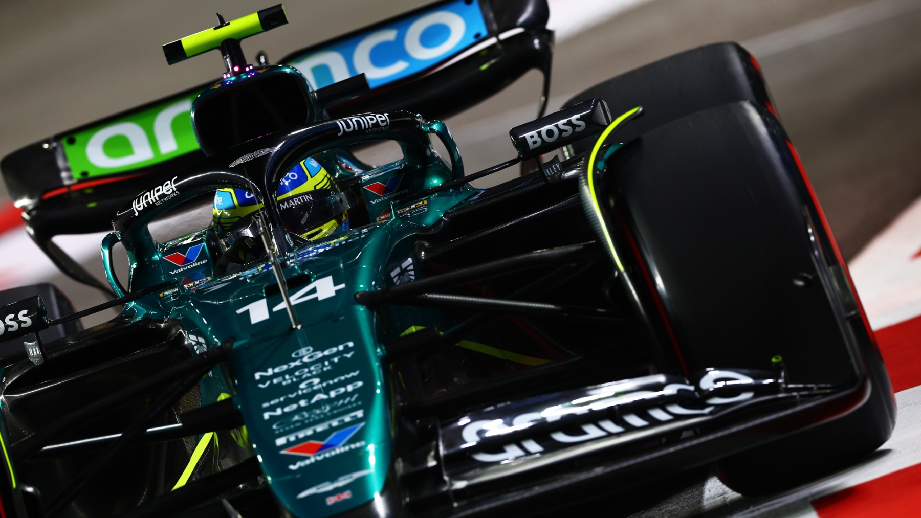 Fernando Alonso en su Aston Martin. (Getty)