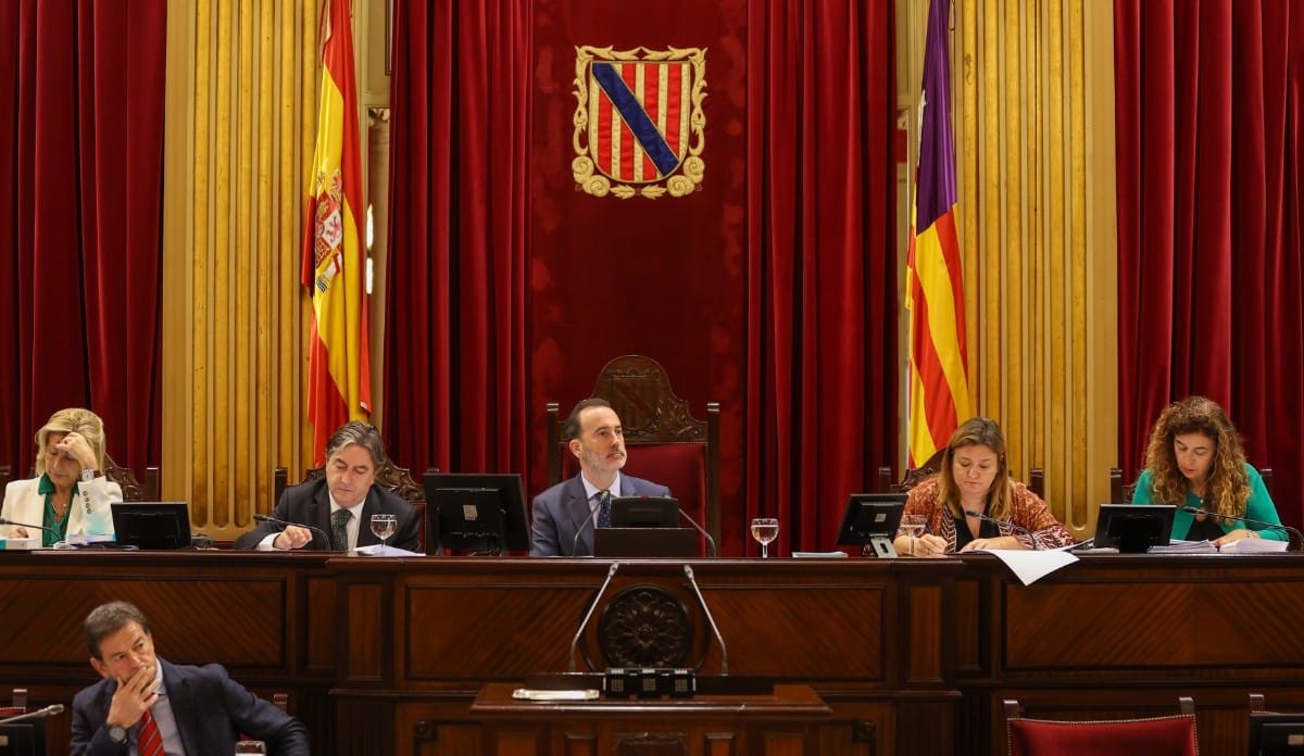 Imagen de la Mesa del Parlament balear.