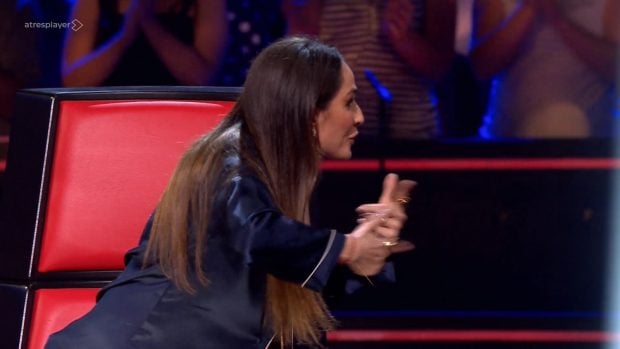 Malú ha sido la única en darse cuenta de que Gala ha vuelto al plató de La Voz (Atresmedia).