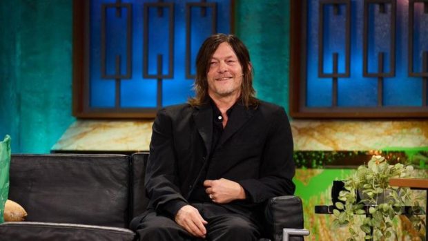 Norman Reedus en el sofá de La Revuelta. (RTVE)