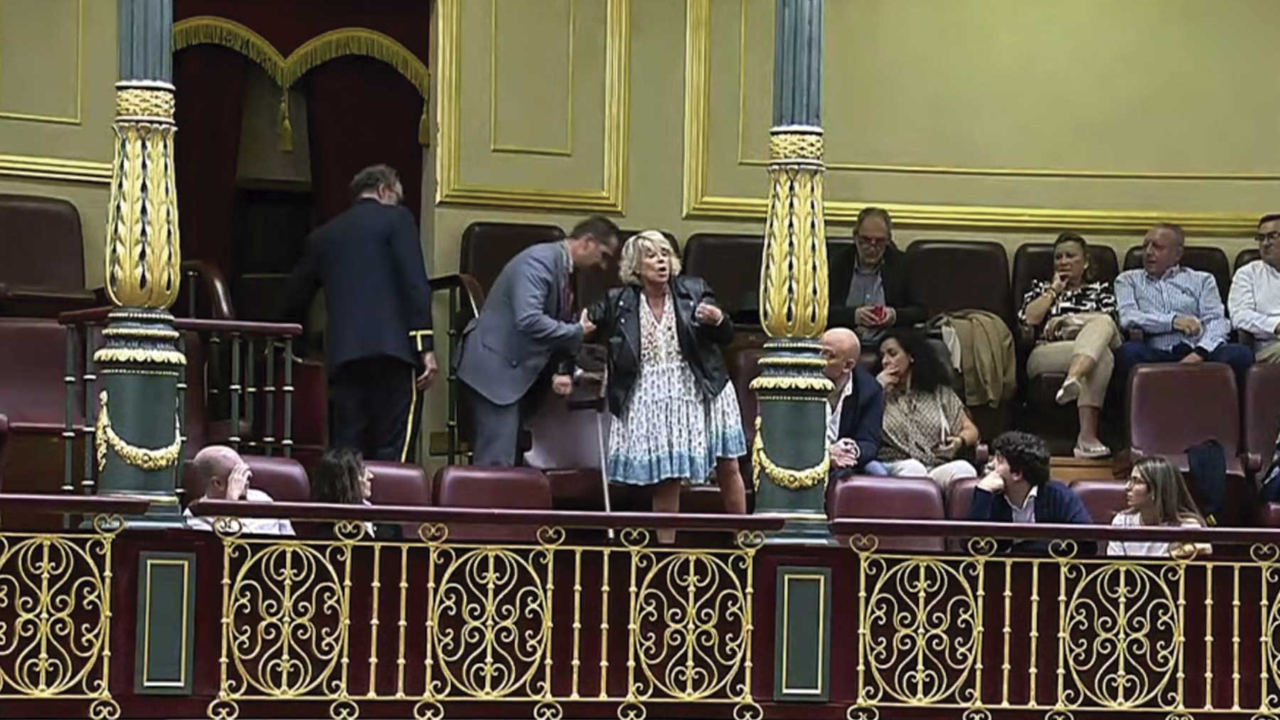 Una enferma de polio expulsada del Congreso.