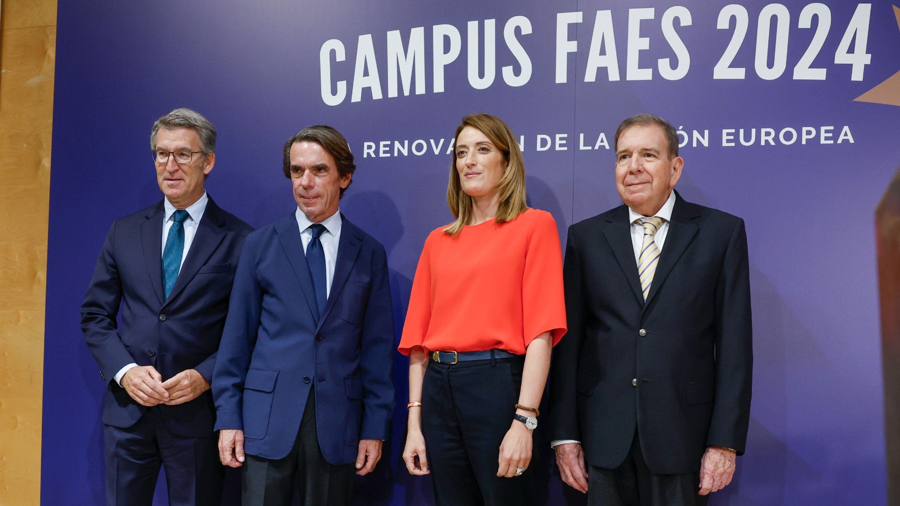 Feijóo con Aznar, Metsola y Edmundo. (Foto: EFE)