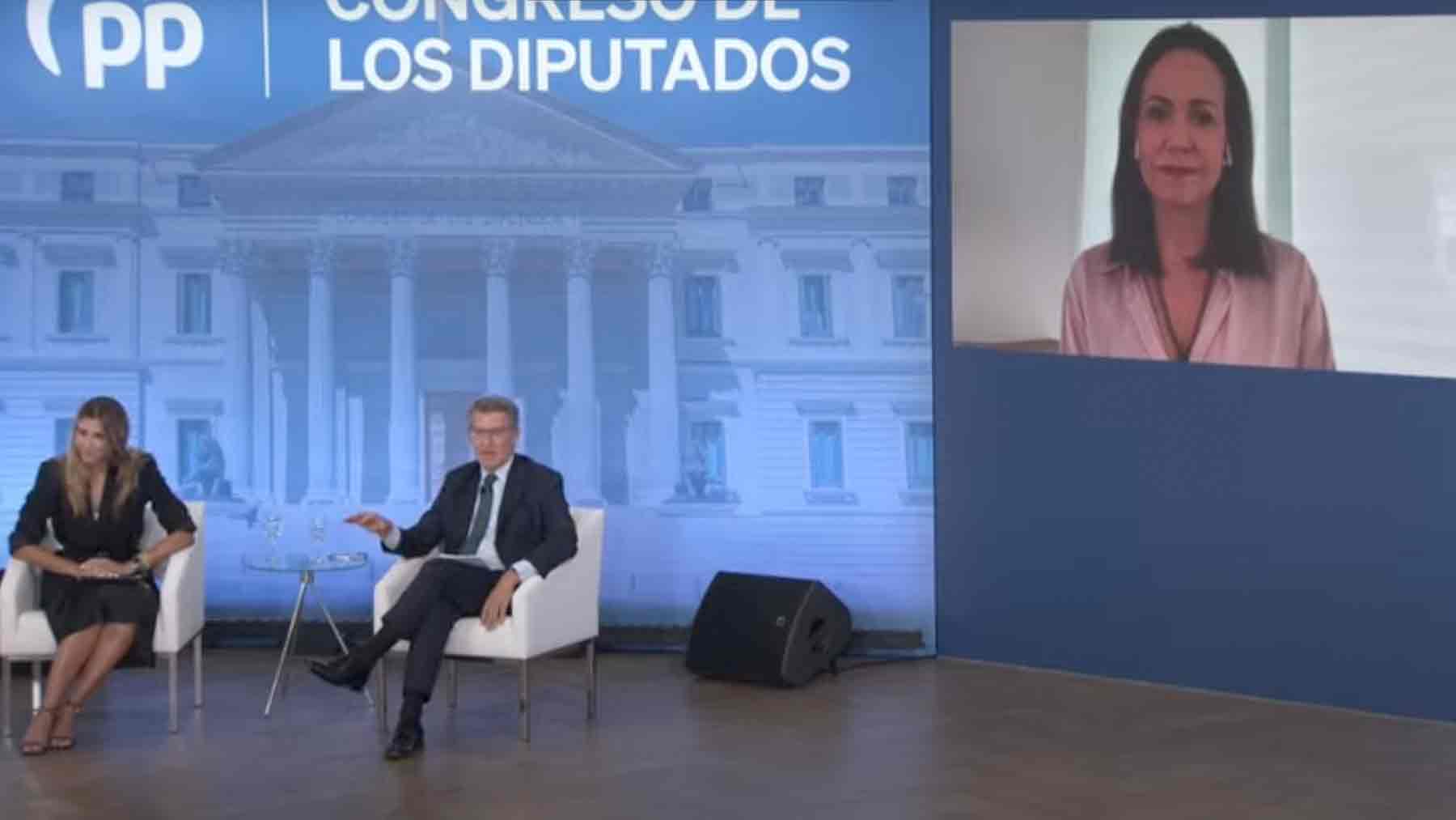 Corina Machado y Feijóo en un acto del PP.