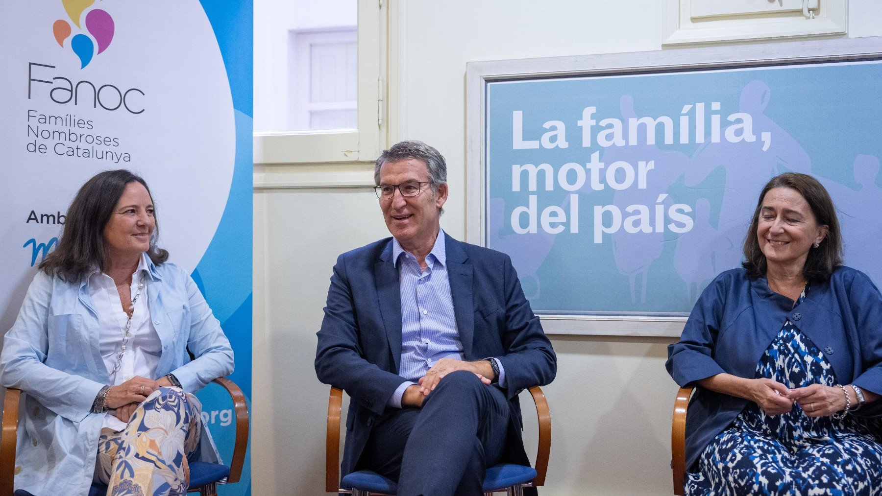 Feijóo con la asociación catalana de familias numerosas. (Foto: PP)