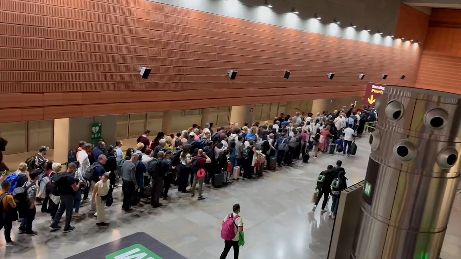 Colapso en Barajas.