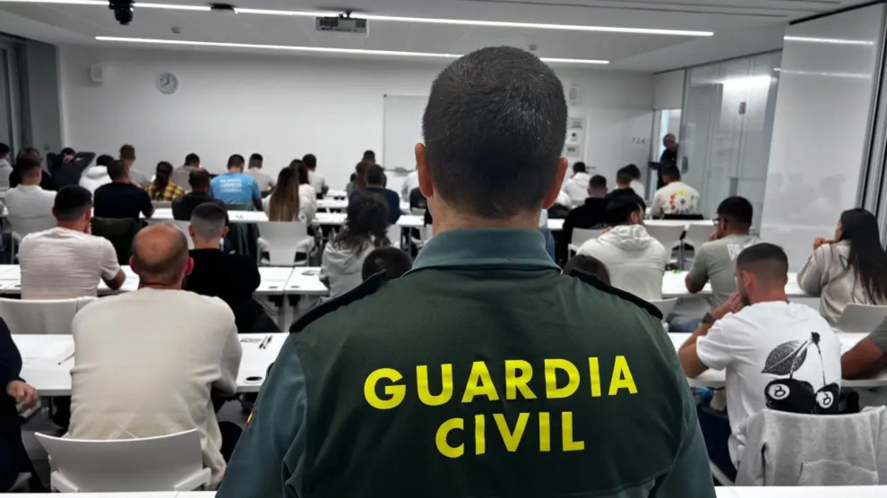 Un examen para acceder a la Guardia Civil.