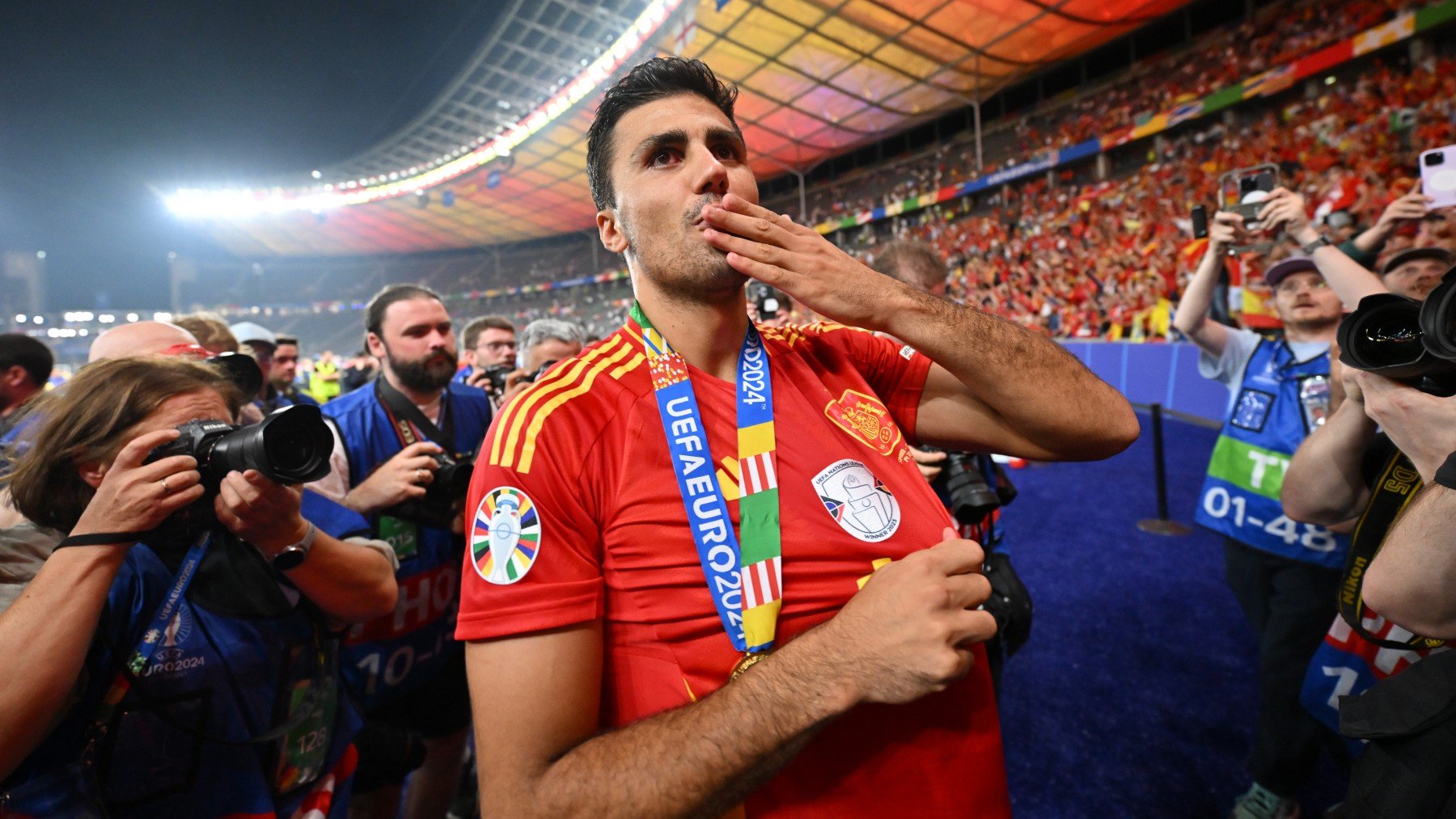 Rodri Hernández, tras ganar la Eurocopa con España. (Getty)