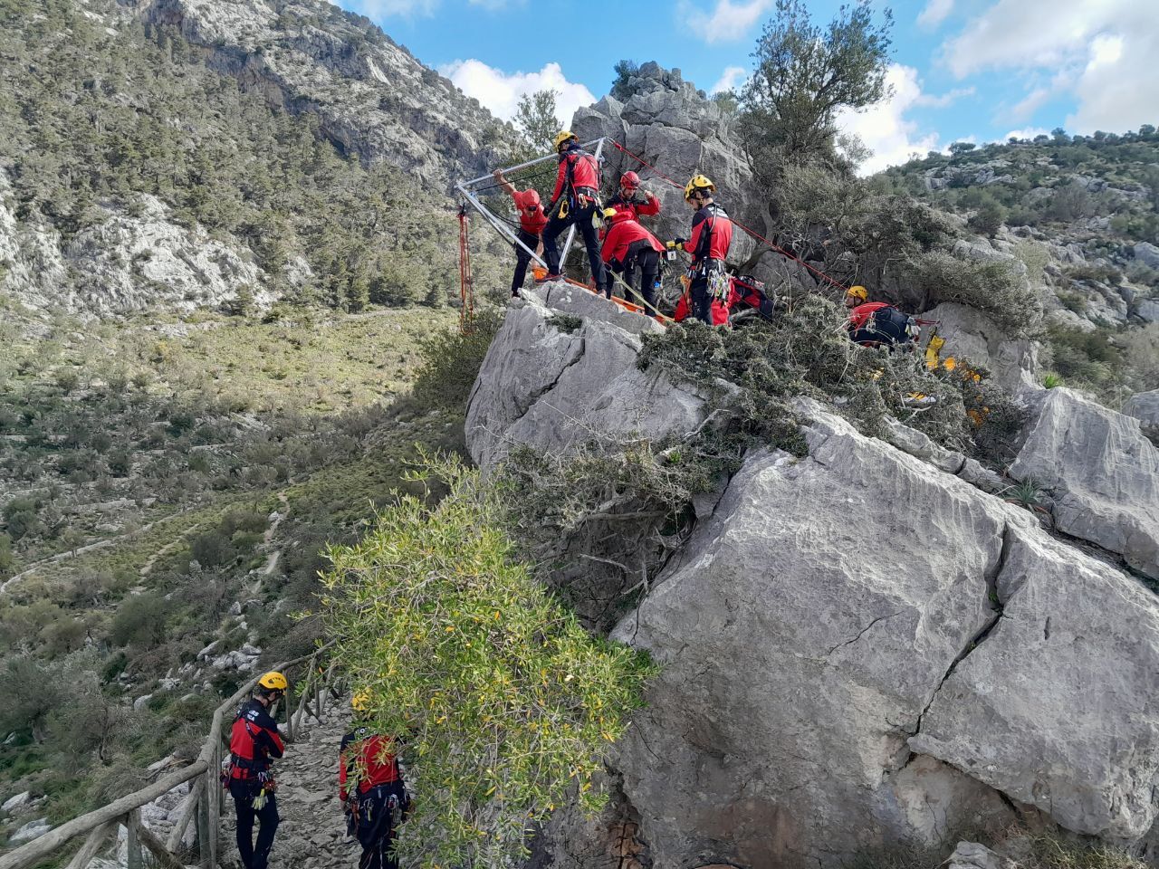 El Grupo de Rescate de los Bomberos de Mallorca en acción.