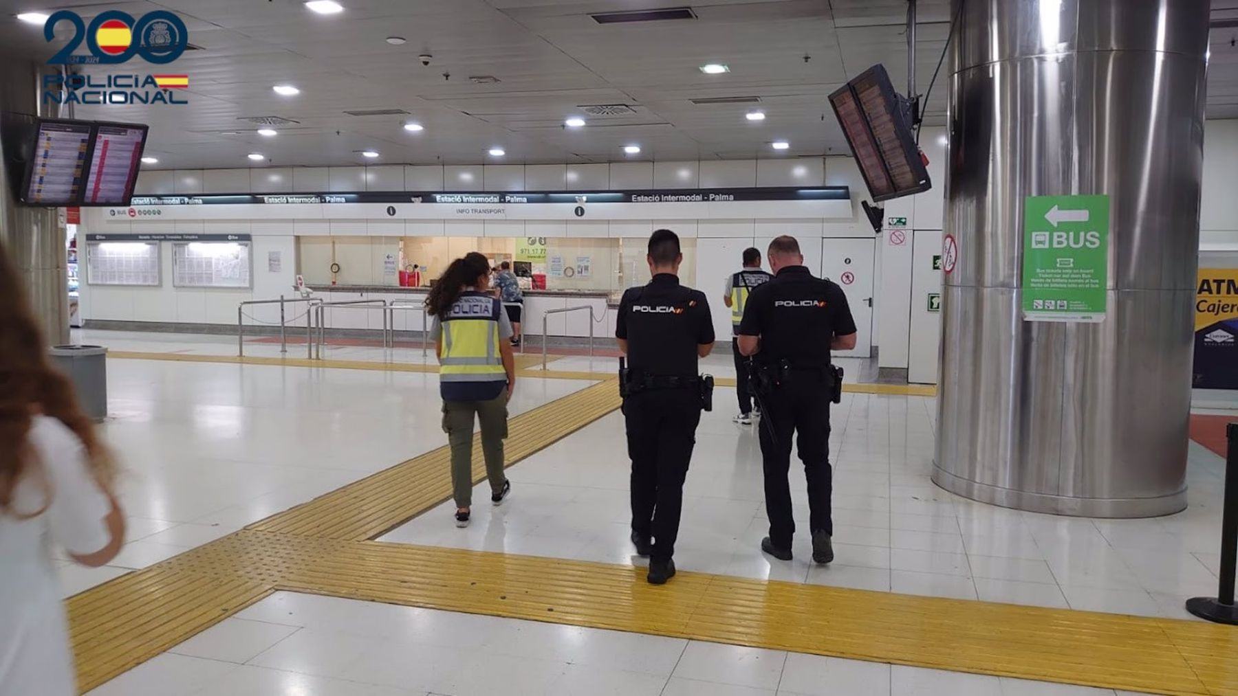 Agentes de la Policía Nacional en la estación Intermodal de Palma.