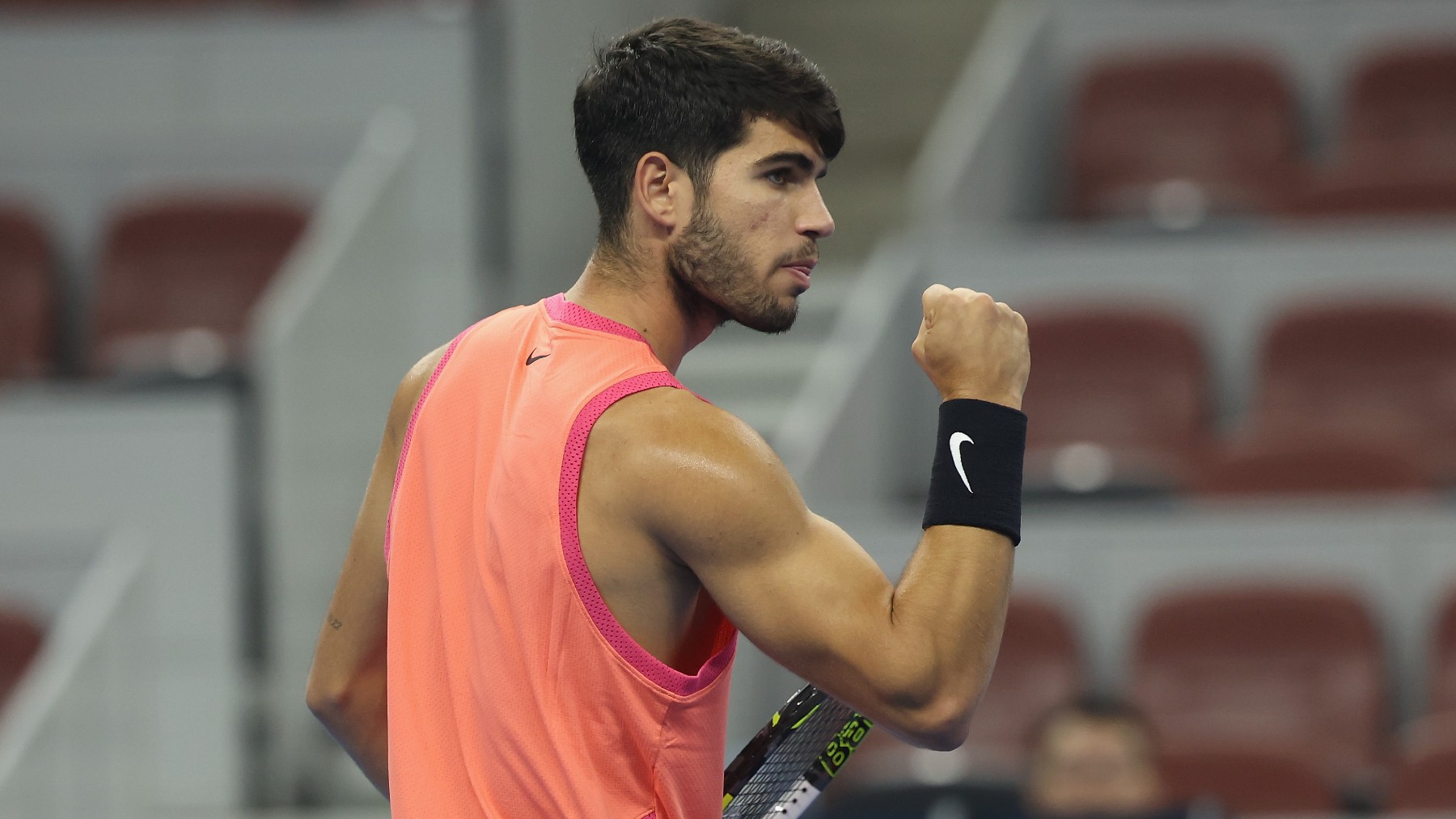 Carlos Alcaraz celebra un punto en el torneo de Pekín. (Getty)